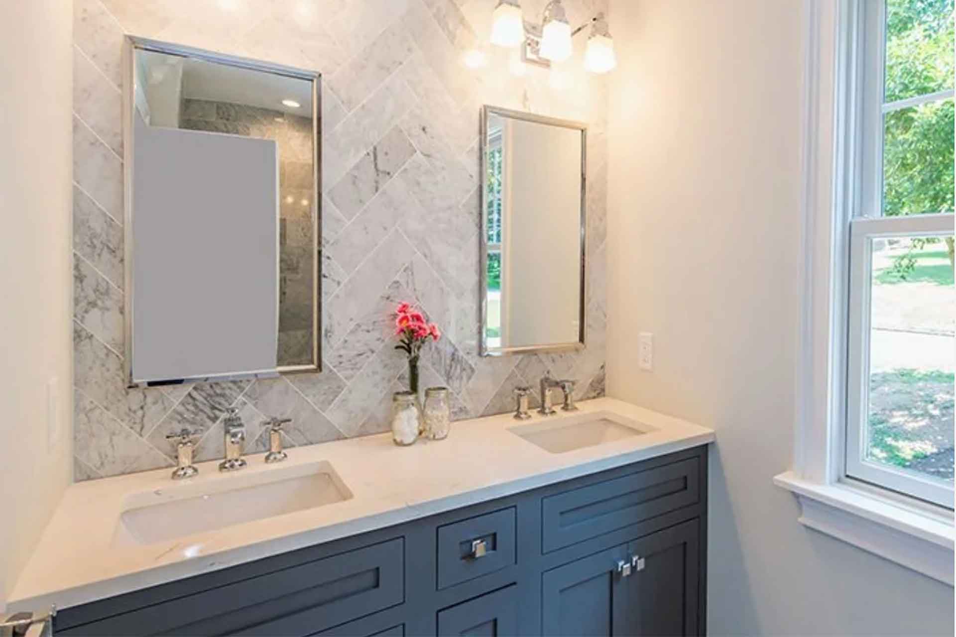 Bathroom-sink-mirror-vanity
